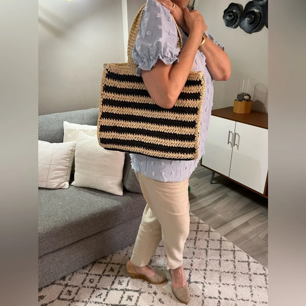 NEW WITH TAGS, LOFT woven straw tote. - Picture 4 of 6